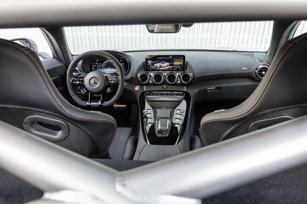 La Mercedes-AMG GT se transforme en supercar - photo 12