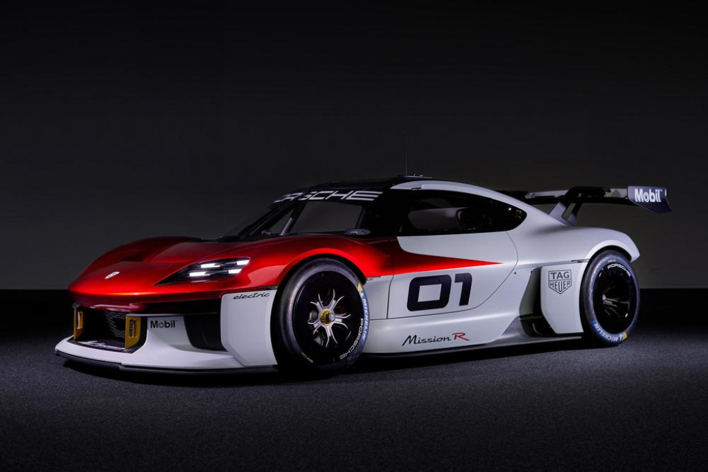 Porsche dévoile une voiture de course électrique - photo 12